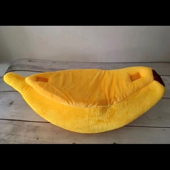 Banana Pet Bed 🍌 - Picture 4 of 6